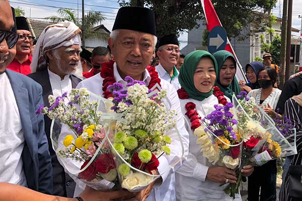 Pasangan SaLaf saat menuju ke KPU Kabupaten Malang. (Seru.co.id/wul) - KPU Kabupaten Malang Sebut Formulir Pendaftaran Salaf Sudah Lengkap