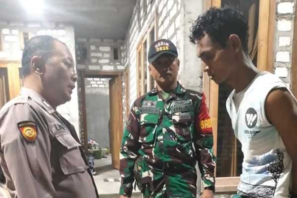 Pelaku Pencurian usai diamankan Polsek Tlanakan Pamekasan. (SERU.co.id/udi) - Polres Pamekasan Berhasil Amankan Terduga Pelaku Pencurian Motor