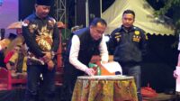 Penandatanganan kerjasama antara Kepala Desa Tambakrejo, Satpol PP Kabupaten Malang dan Bea cukai Malang untuk memberantas peredaran rokok ilegal. (wul) - Pantai Tamban dan Ngantep Jadi Percontohan Wisata Bebas Rokok Ilegal