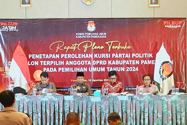 Penetapan Anggota terpilih DPRD Kabupaten Pamekasan oleh KPU Pamekasan. (SERU.co.id/udi) - KPU Pamekasan Tetapkan 45 Anggota DPRD Terpilih