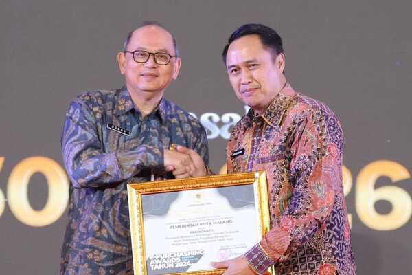 Komitmen Utamakan UMKM Lokal, Pj Wali Kota Malang Raih Penghargaan e-Purchasing Award Jatim 2024