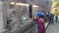 Personel Kodim 0833/Kota Malang Renovasi Rumah Veteran Tidak Layak Huni