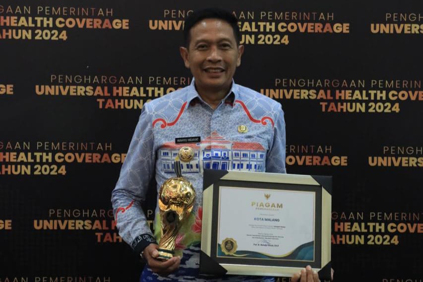 Konsisten Tingkatkan Peserta JKN, Pj Wali Kota Malang Terima Penghargaan UHC 2024
