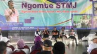 Pj Wali Kota Malang saat menghadiri Ngombe STMJ ke-14 di Kelurahan Pandanwangi. (afi) - Dikeluhkan Banjir Saat NGOMBE STMJ, Pj Wali Kota Malang: Kesadaran Masyarakat Perlu Ditingkatkan