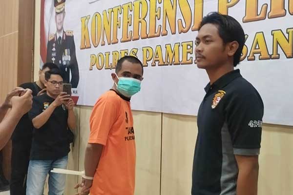 Polres Pamekasan saat membawa tersangka MS. (SERU.co.id/udi) - Ajak Duel Carok dan Ancam Setubuhi Keluarga H. Her, Polres Pamekasan Amankan Warga Blumbungan
