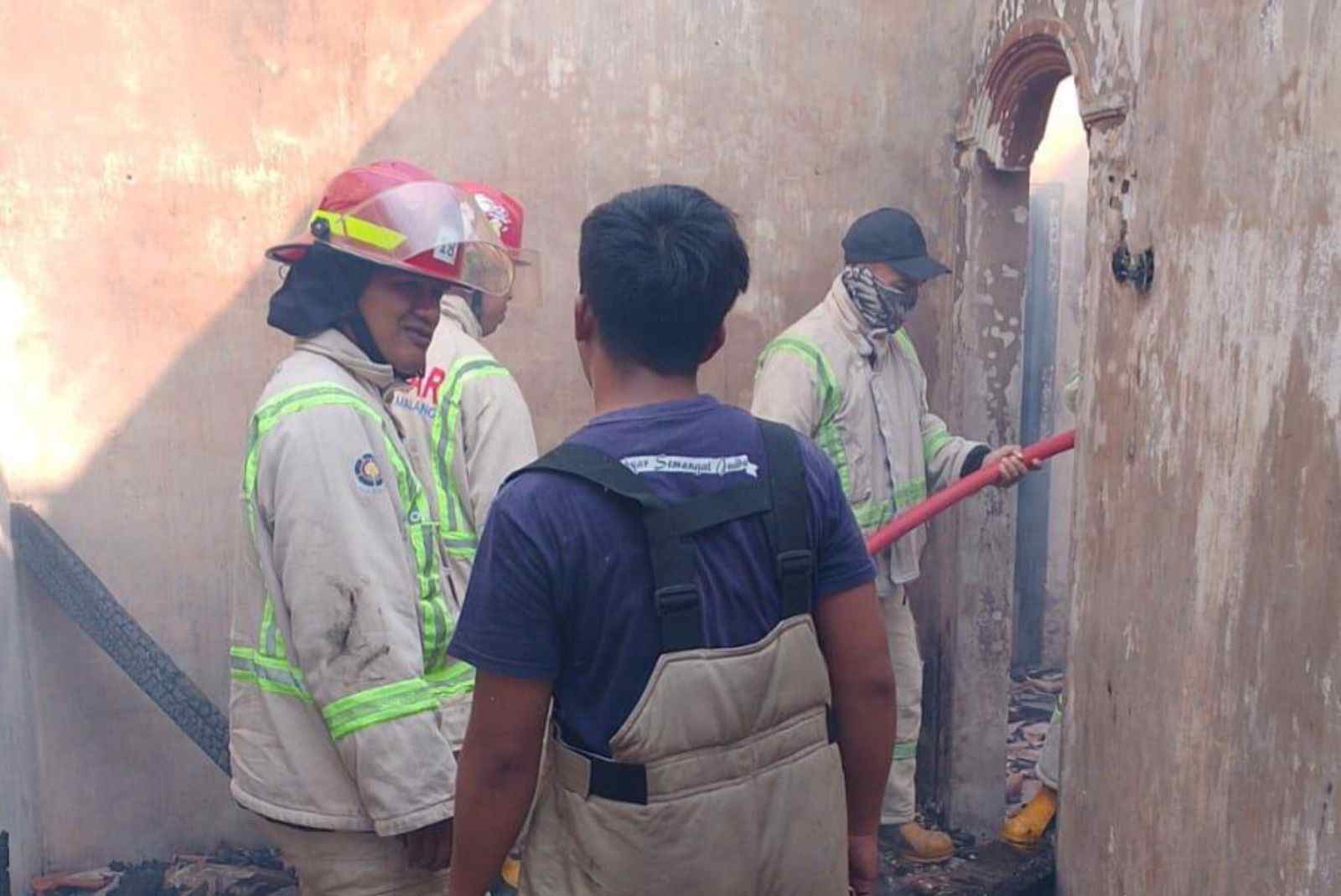 Kabel Rol Menancap di Stop Kontak, Rumah di Turen Hangus terbakar