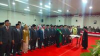 Puluhan Anggota DPRD masa jabatan 2024-2029 tersebut dilantik langsung oleh Ketua Pengadilan Negeri Situbondo, Abdur Rasyid, Rabu (21/8/2024). (Seru co.id/aza) - 45 Anggota DPRD Situbondo Resmi Dilantik, Dua Puluh Kursi Diisi oleh Dewan Baru