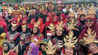 Perkokoh Kebangsaan, Ribuan Peserta Berbaju Adat dan Profesi Meriahkan HUT ke-79 RI di UMM