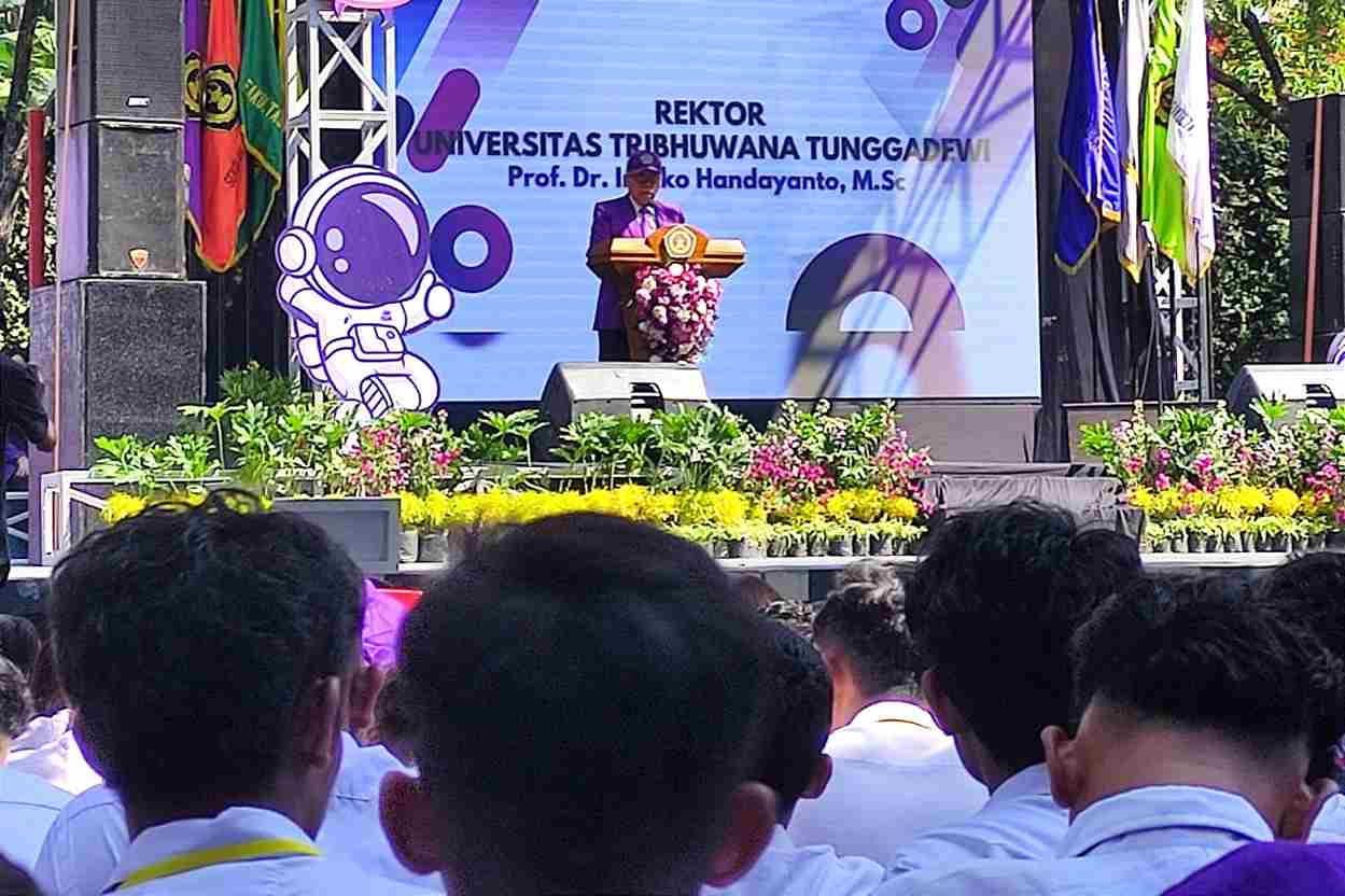 Sivitas Akademika Unitri Sambut Ribuan Mahasiswa Baru