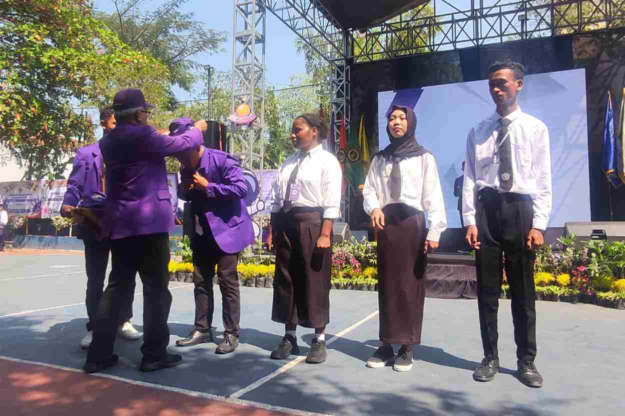 Sivitas Akademika Unitri Sambut Ribuan Mahasiswa Baru