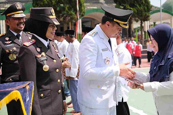 Remisi disambut haru oleh WBP di Lapas Perempuan Malang. (ist) - Rayakan HUT ke-79 RI, Pj Wali Kota Malang Berikan Remisi Kepada 2.058 WBP Lapas Malang
