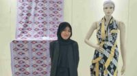 Karya Seni di Kain Primisima, Upaya Rohmatus Sifah Lestarikan Rusa Bawean yang Terancam Punah