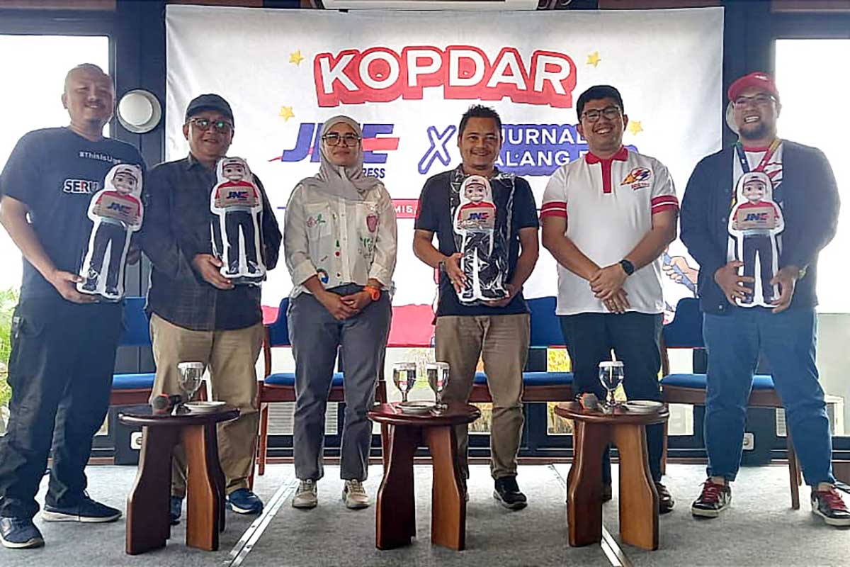 Salah satu boneka produk Lika Souvenir, menjadi suvenir JNE. (rhd) - JNE Sahabat UMKM, Komitmen Tumbuh dan Berkembang Bersama