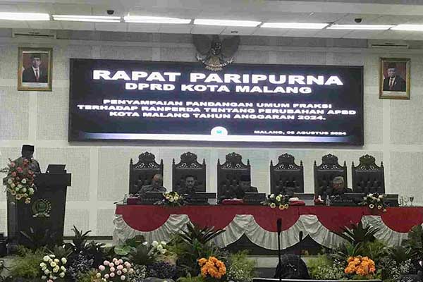 Sidang paripurna DPRD Kota Malang penyampaian jawaban Pj Wali Kota Malang. (afi) - Pj Wali Kota Malang Sampaikan Jawaban Pertanyaan Fraksi DPRD dan Dikonkretkan di Banggar dan TPAD