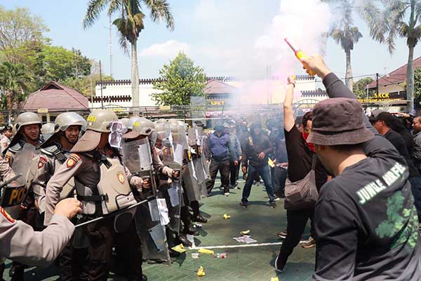 Simulasi Sistem Pengamanan Kota (Sispamkota) yang digelar di halaman Polres Malang. (ist) - Ciptakan Pilkada Damai, Polres Malang Gelar Sispamkota