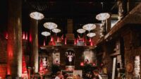 Suasana saat makan malam di hotel Tugu Malang yang begitu estetik. (ist) - Konsisten Perkenalkan Budaya Indonesia, Hotel Tugu Malang Terima Penghargaan Travel+Leisure Awards 2024