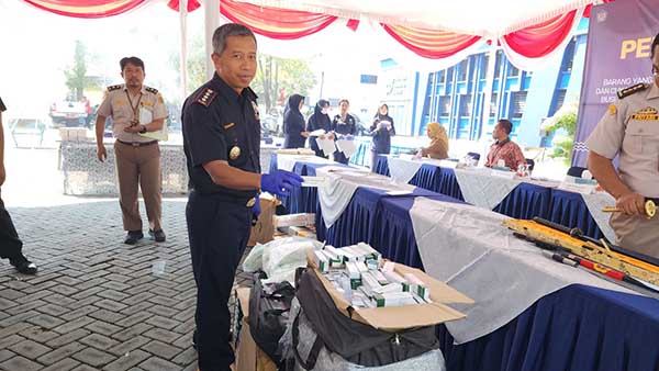 Sumarna, Kepala KPPBC TMP Juanda. (ist) - KPPBC TMP Juanda Musnahkan 773 Hasil Penindakan Kurun Januari-Juni 2024