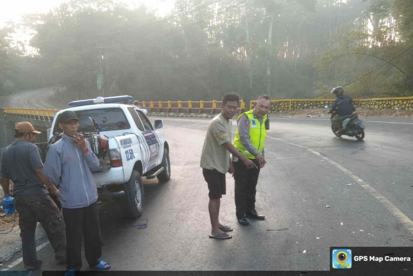 Truk Gandeng Vs Kendaraan Roda Dua, Satu Orang Tewas di TKP Seketika