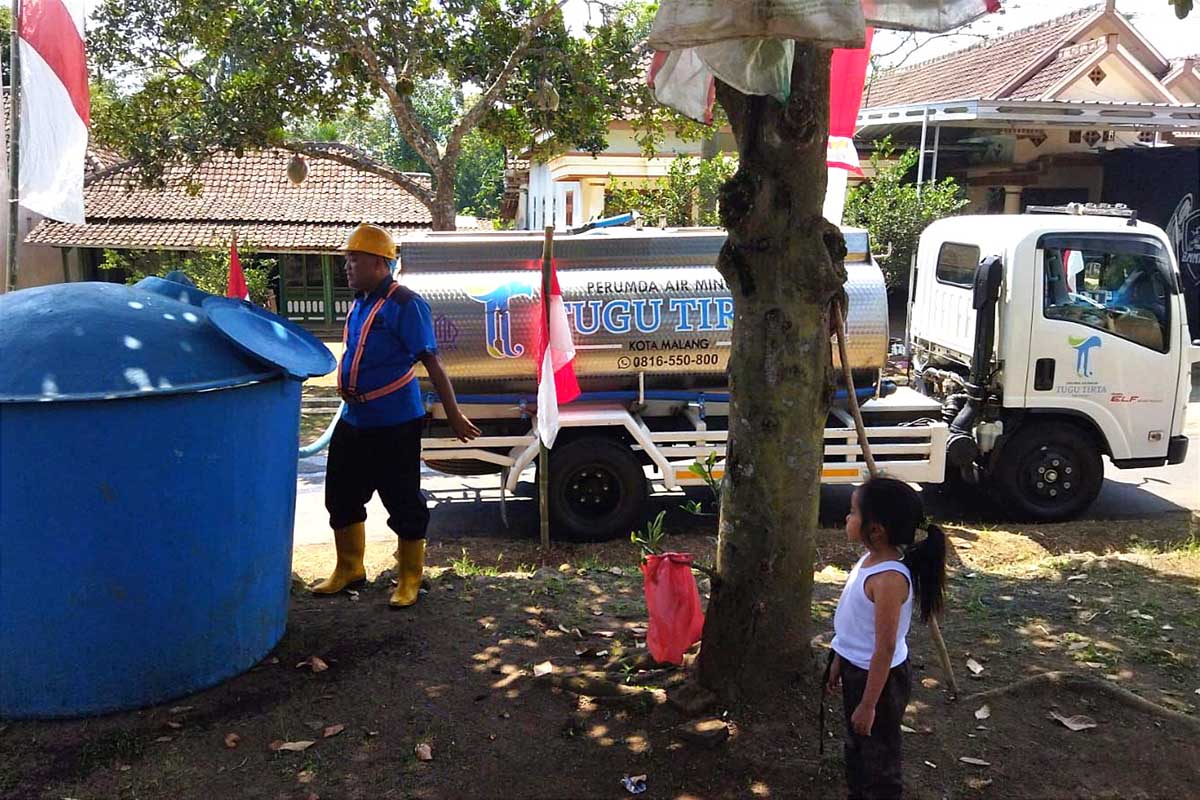 Perumda Tugu Tirta Tapping Pipa Pulungdowo, Daerah Terdampak Bisa Hubungi Tangki Gratis 1 Tandon air di sejumlah wilayah telah dipersiapkan Perumda Tugu Tirta. (ist) - Perumda Tugu Tirta Tapping Pipa Pulungdowo, Daerah Terdampak Bisa Hubungi Tangki Gratis