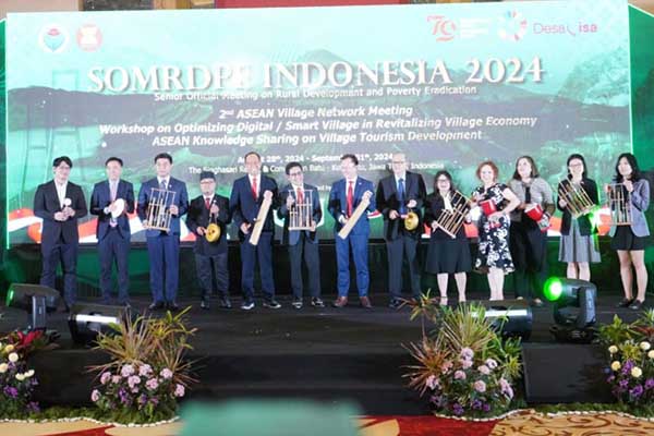 Workshop on Optimizing Digital/Smart Village in Revitalizing Village Economy and ASEAN Knowledge Sharing on Village Tourism Development di Kota Batu. (ist) - Optimalisasi Desa Digital dan Desa Wisata Melalui Pertemuan SOMRDPE Indonesia