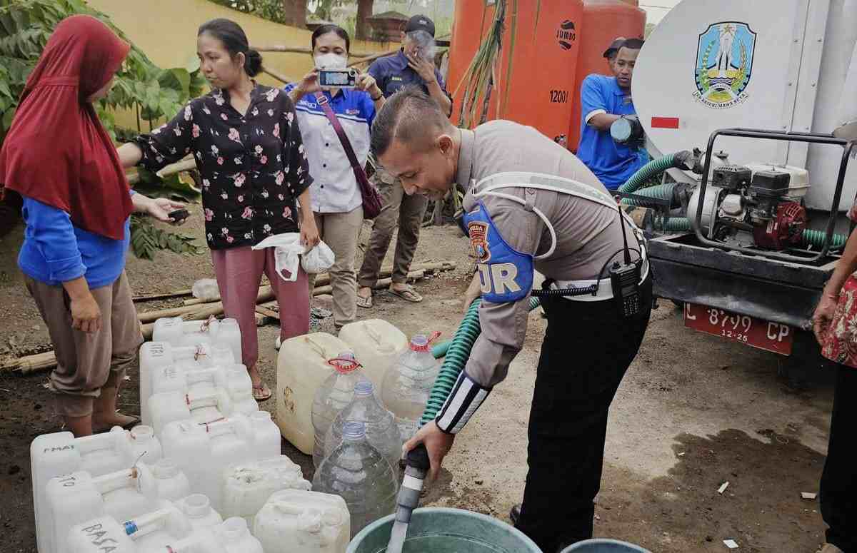 Rangkaian HUT ke-69 Lalu Lintas, Ditlantas Polda Jatim Gelar Baksos dan Anjangsana