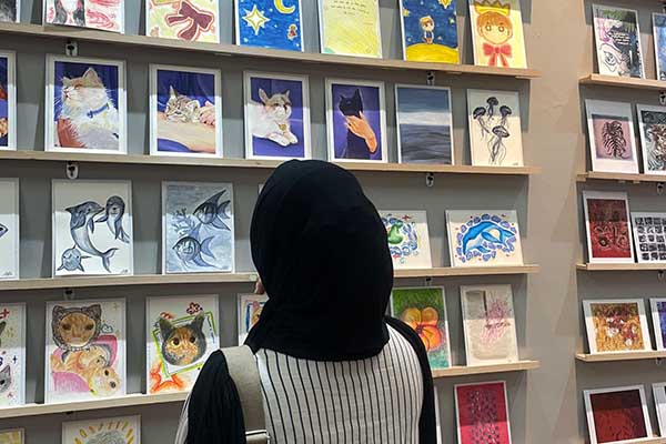 Art on Postcar(t)d Exhibition pertama kali digelar sebagai bentuk eksistensi seni oleh Prodi Seni Rupa Murni UB. (afi) - Soroti Keindahan dalam Hal Kecil, Art on Postcar(t)d Exhibition UB Tarik Ribuan Pengunjung