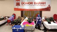 Babinsa Koramil Klojen turut donor darah di Hotel Savana. (ist) - Babinsa Koramil Klojen Turut Donor Darah di Hotel Savana