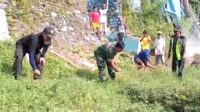 Babinsa Bersama Warga Klojen Kerja Bakti Bersihkan Lingkungan