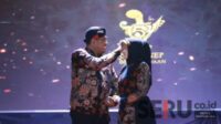 Para Pejabat Berlenggak Bak Model di Fashion Show Batik Penthahelix