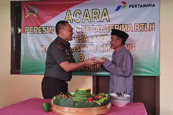 Dandim 0833/Kota Malang serah terima RTLH untuk veteran. (ist) - Dandim 0833/Kota Malang Serah Terima RTLH untuk Veteran