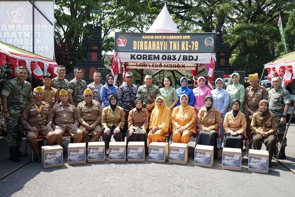 Bhakti Sosial HUT Ke-79 TNI, Korem 083/Bdj Mempererat Kemanunggalan TNI dan Rakyat