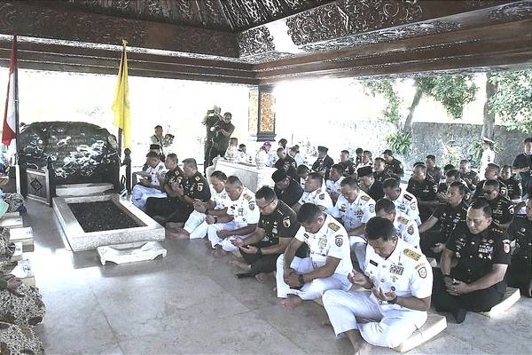 Danrem 083/Bdj Turut Ziarah Rombongan Peringatan HUT ke-79 TNI di Makam Bung Karno
