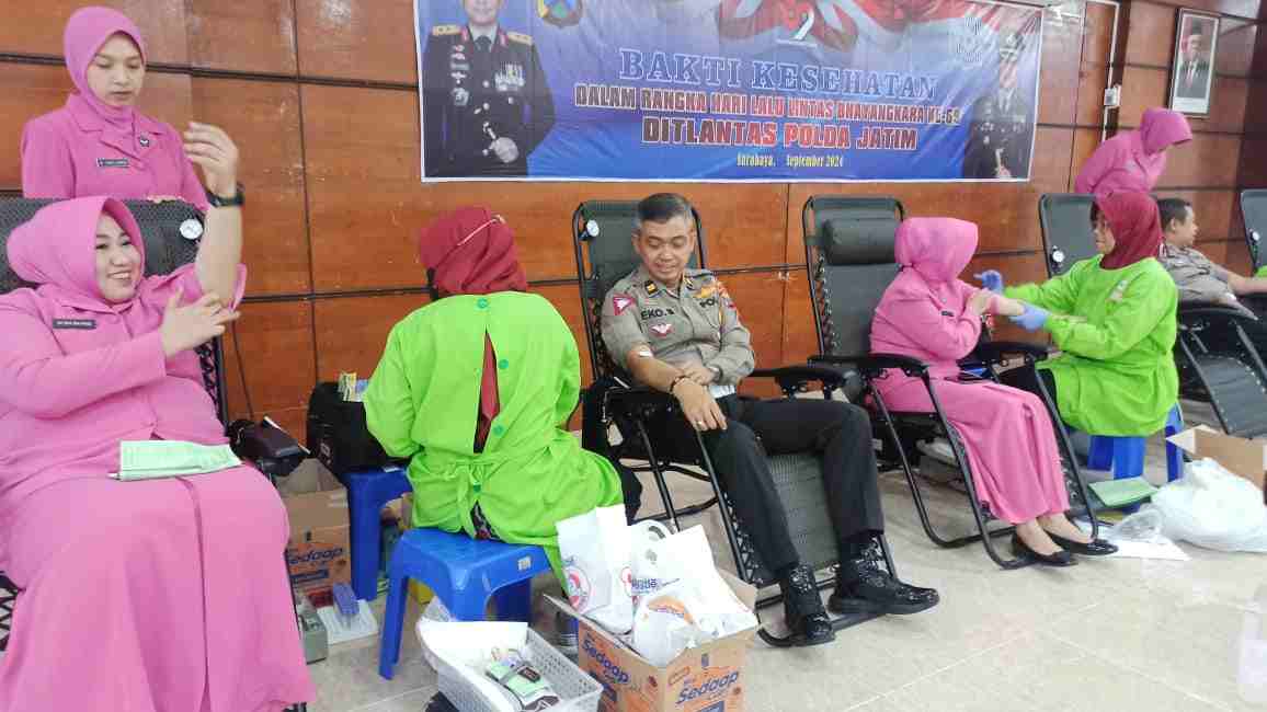 Peringati HUT ke-69 Lalu Lintas, Ditlantas Polda Jatim Gelar Bakti Kesehatan