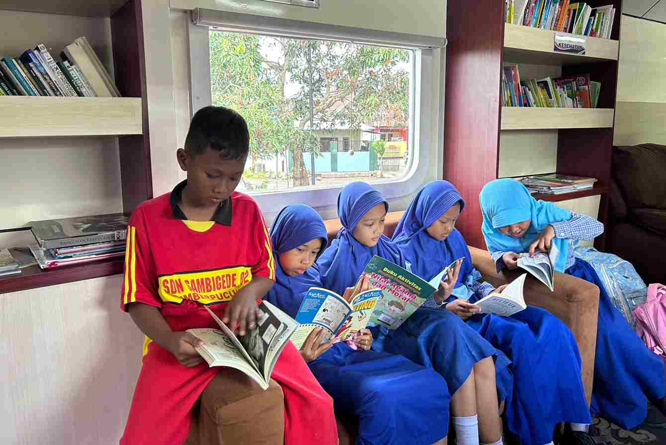 HUT ke-79, KAI Daop 8 Surabaya Gelar 'Rail Clinic dan 'Rail Library' Untuk Warga