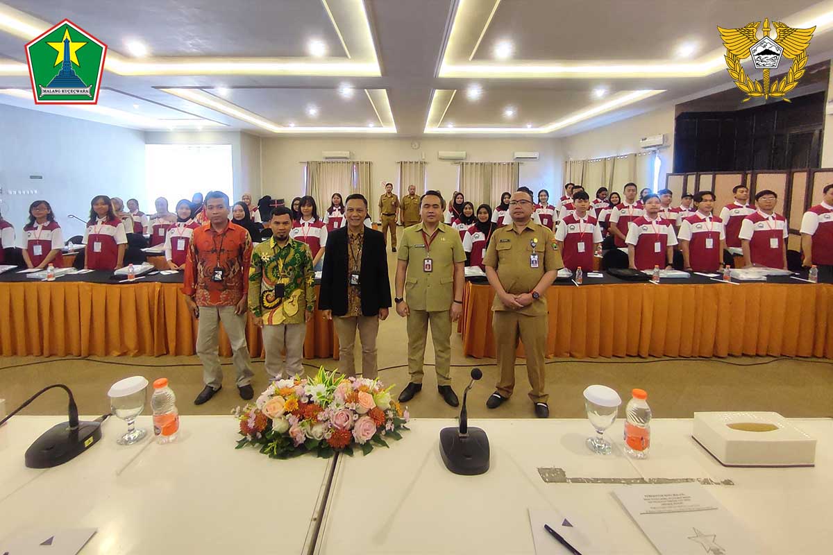 Kepala Disnaker PMPTSP Kota Malang bersama para pemateri dan peserta. (ist) - Disnaker PMPTSP Berikan Pelatihan Pencaker Desain Multimedia, Manfaatkan DBHCHT