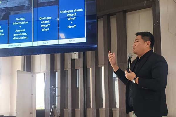 Kuliah Tamu Presiden Direktur, Cahyo Harbianto mengawali kemitraan Komunikasi UMM dengan PT Volvo. (ist) - Kuliah Tamu Presiden Direktur Awali Kemitraan Komunikasi UMM dengan PT Volvo