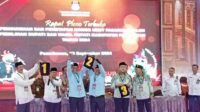 Para Calon Bupati Pamekasan saat melakukan pengundian nomor urut. (Seru.co.id/udi) - Melalui Pengundian, KPU Pamekasan Tetapkan Nomor Urut Calon Bupati Pamekasan
