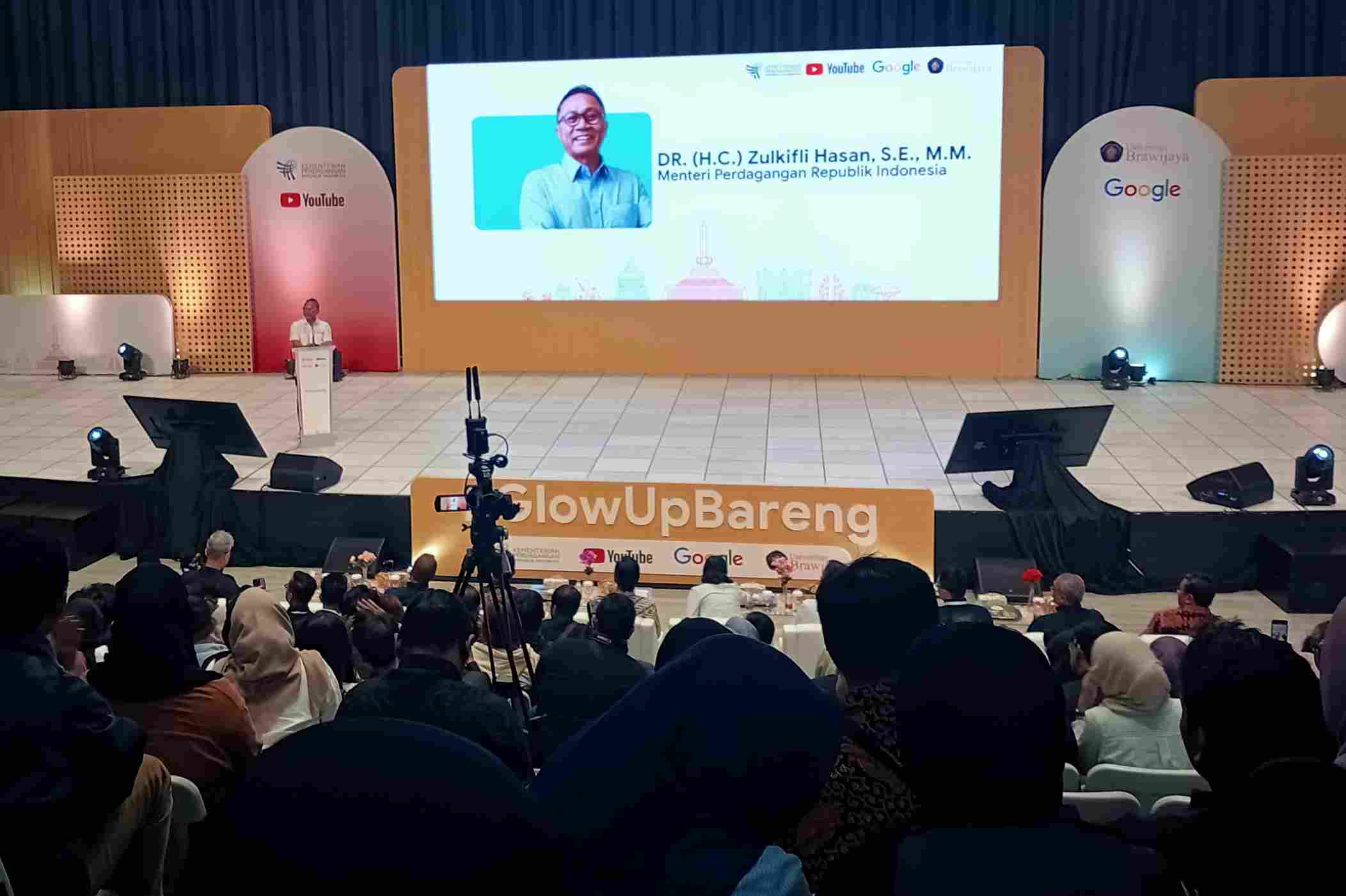 Gelar Diskusi #GlowUpBareng, Mendag Zulkifli Hasan Optimis Ekonomi Digital Dorong UMKM Go Global
