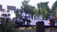 Paslon Wali dan Wakil Wali Kota Batu membacakan ikrar Pemilu damai di Balai Kota Among Tani Pemkot Batu. (ist) - Ikrar Damai Calon Kepala Daerah Kota Batu Berkumandang di Balai Kota Among Tani