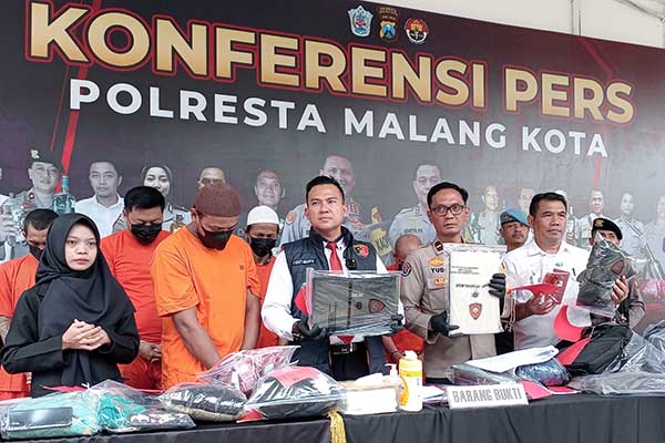 Pelaku pencurian laptop dan handphone senilai Rp18 juta mengaku untuk membayar hutang. (afi) - Polresta Malang Kota Ungkap Dua Kasus Pencurian Selama Agustus 2024