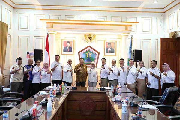 Pj Wali Kota Malang Dorong Percepatan Revitalisasi Alun-Alun Merdeka 1 Pj Wali Kota Malang meminta agar pembangunan alun-alun Merdeka selesai tahun 2024. (pro) - Pj Wali Kota Malang Dorong Percepatan Revitalisasi Alun-Alun Merdeka