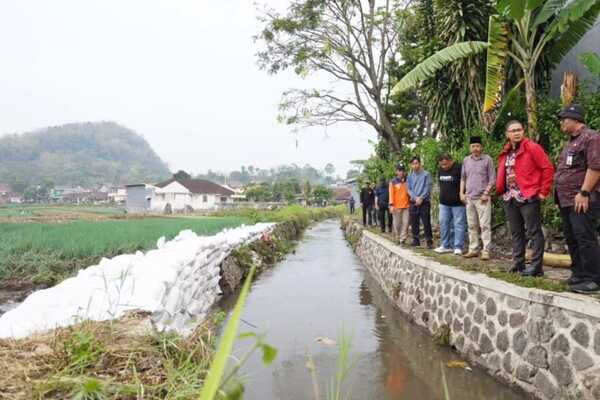 DPUPR Batu Backup Penuh Penanganan Irigasi Jebol di Dusun Tutup Desa Torongrejo