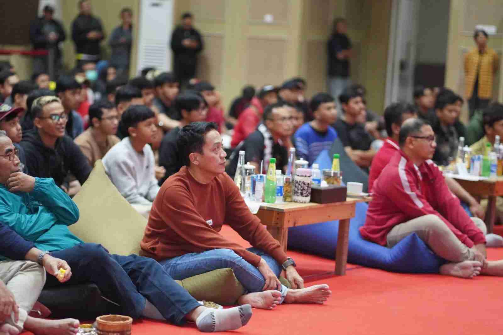 Pj. Wali Kota Batu Ajak Anak Yatim Piatu Nobar Laga Timnas Indonesia vs Australia
