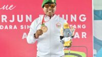 Prajurit Korem 083/Bdj, Serda Yohanes Hilarius Kopong Woren, meraih Juara III Kategori Kerjasama di Udara cabor terjun payung PON XXI Aceh-Sumut. (ist) - Prajurit Korem 083/Bdj Raih Prestasi Cabor Terjun Payung di PON XXI Aceh-Sumut