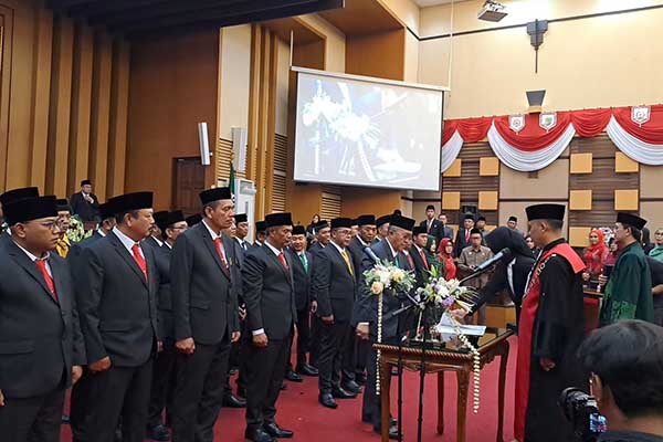 Proses pelantikan 50 anggota DPRD Kabupaten Malang. (ist) - 50 Anggota DPRD Kabupaten Malang Masa Jabatan 2024-2029 Resmi Dilantik