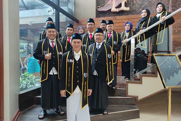 Rektor, Senat dan Dekanat Universitas Insan Budi Utomo. (rhd) - Usung Wisuda One-derful, Universitas IBU Usulkan 25 September Jadi Hari Heppie Nasional