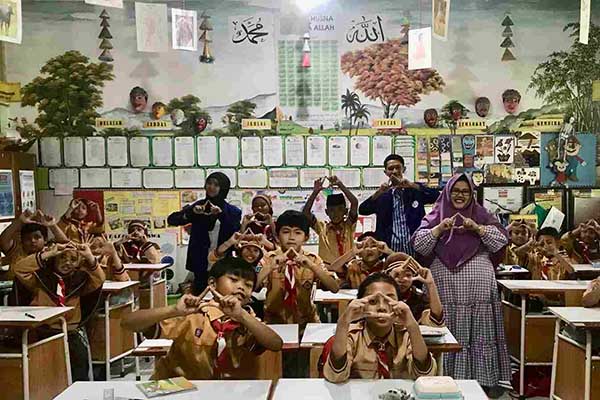 SDN Dinoyo 2 tingkatkan minat baca lewat program literasi Aku dan Keramik Dinoyo. (afi) - SDN Dinoyo 2 Malang Tingkatkan Minat Baca dan Karakter Lewat Literasi Aku dan Keramik Dinoyo