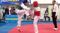 Salah satu laga dalam kelas yang dipertandingkan di Kejurprov Taekwondo. (ist) - Pengprov TI Jatim Gelar Kejurprov Taekwondo Tingkat Pelajar dan Mahasiswa
