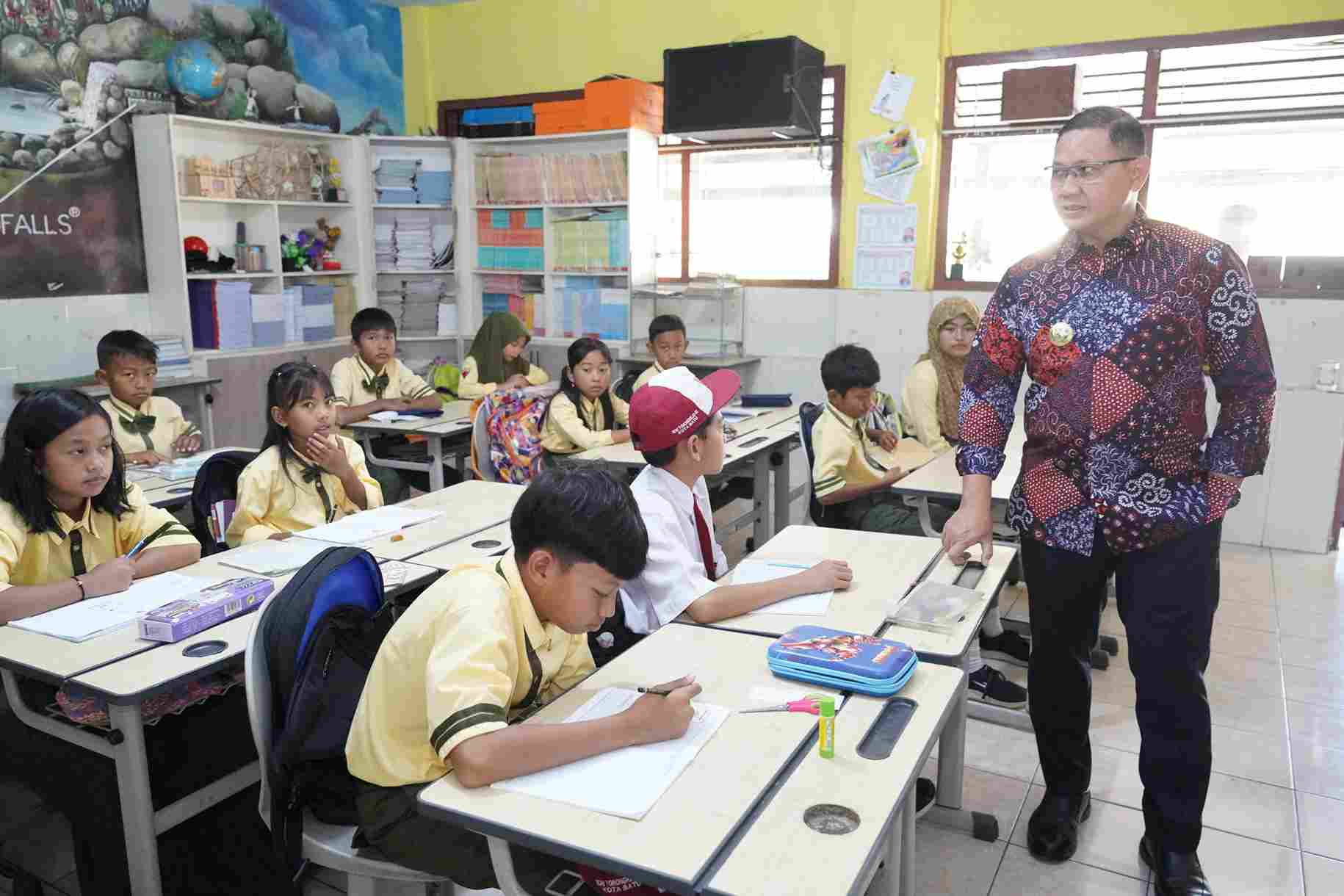 Pj Wali Kota Batu Sidak di Sekolah dan Layanan Posyandu di Kota Batu