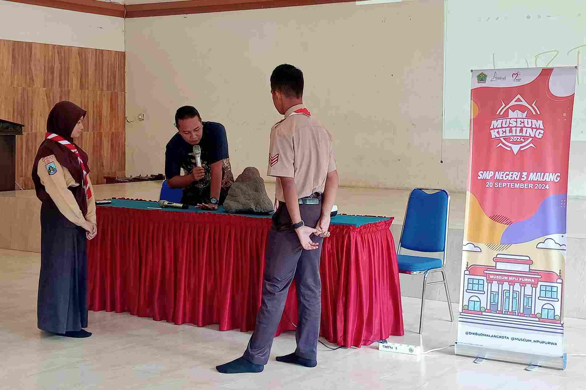 Kenalkan Sejarah, Dikbud Kota Malang Hadirkan Museum Keliling di SMPN 3 